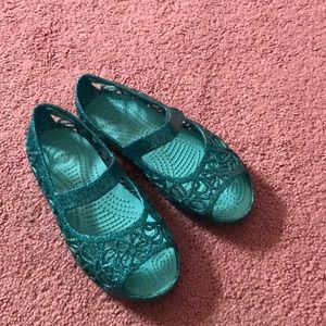 CROCS girl’s shinny sandals.